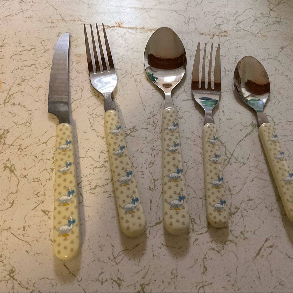 Service for 8 Aunt Rhody flatware